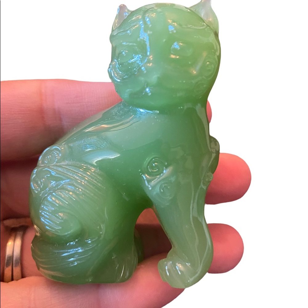 Franklin mint Curio cabinet Cat figurine kitten Ch'ing Dynasty jade green resin
